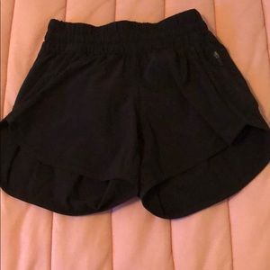 Lululemon Tracker short 4”